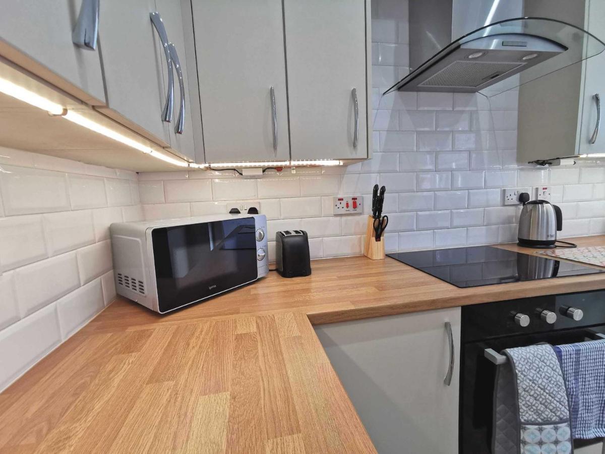 Large Green Garden, 4 Bedrooms, Sleeps 8 Swansea Eksteriør billede