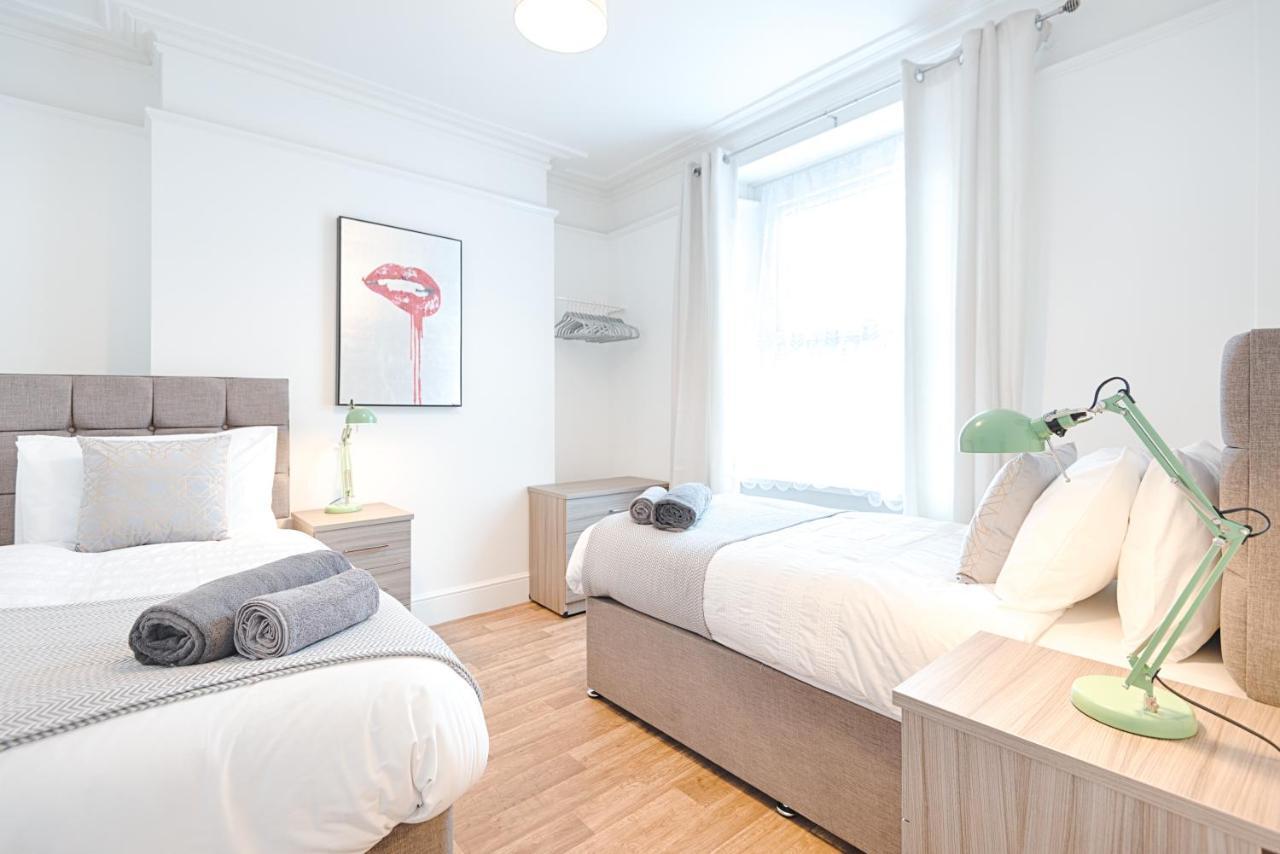 Large Green Garden, 4 Bedrooms, Sleeps 8 Swansea Eksteriør billede