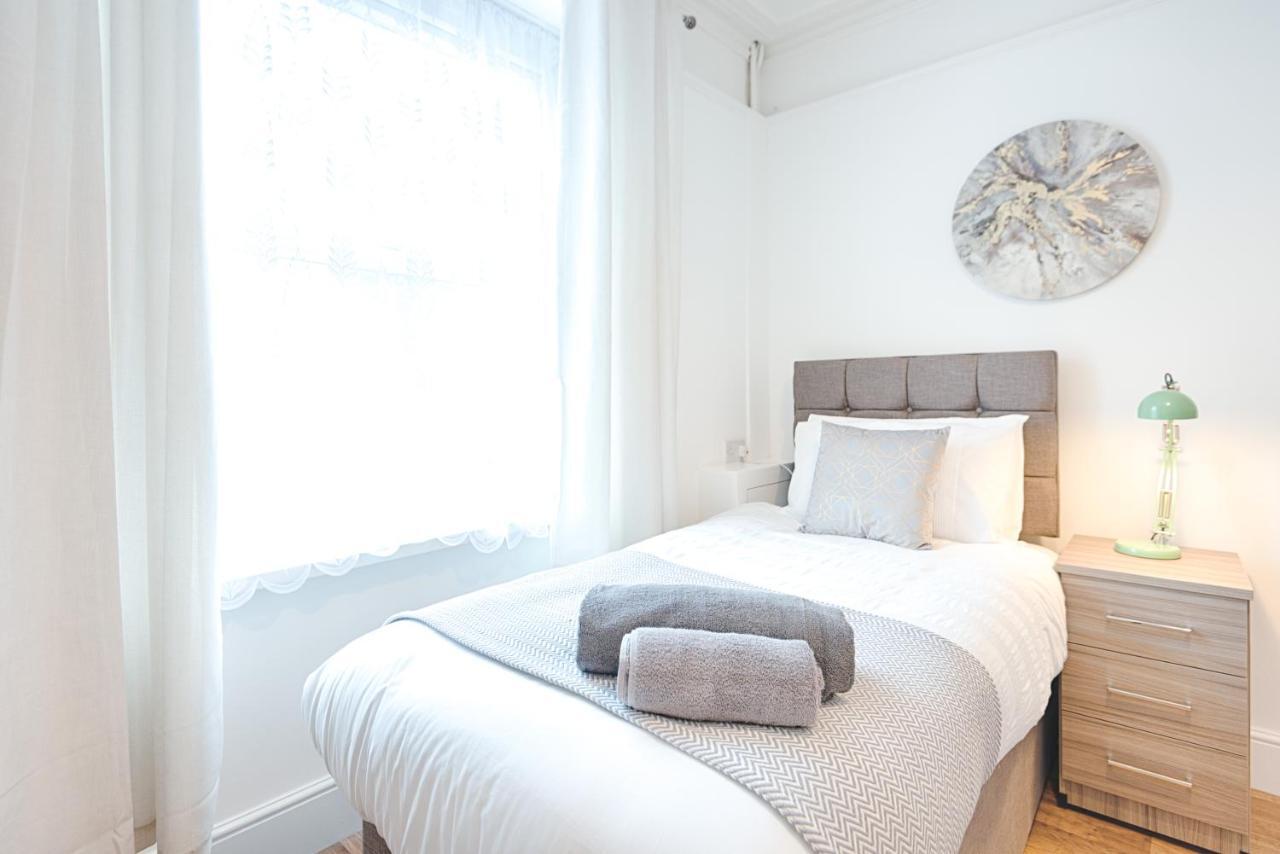 Large Green Garden, 4 Bedrooms, Sleeps 8 Swansea Eksteriør billede