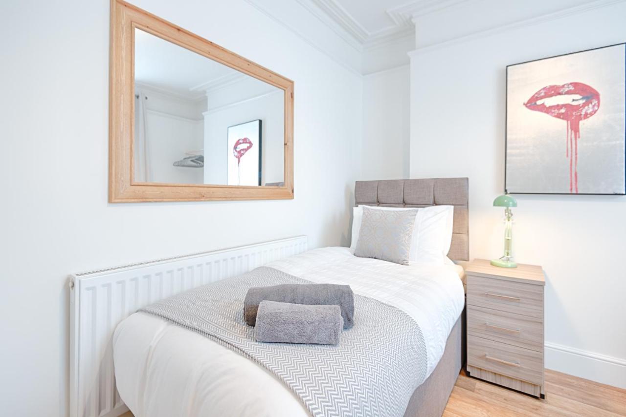 Large Green Garden, 4 Bedrooms, Sleeps 8 Swansea Eksteriør billede